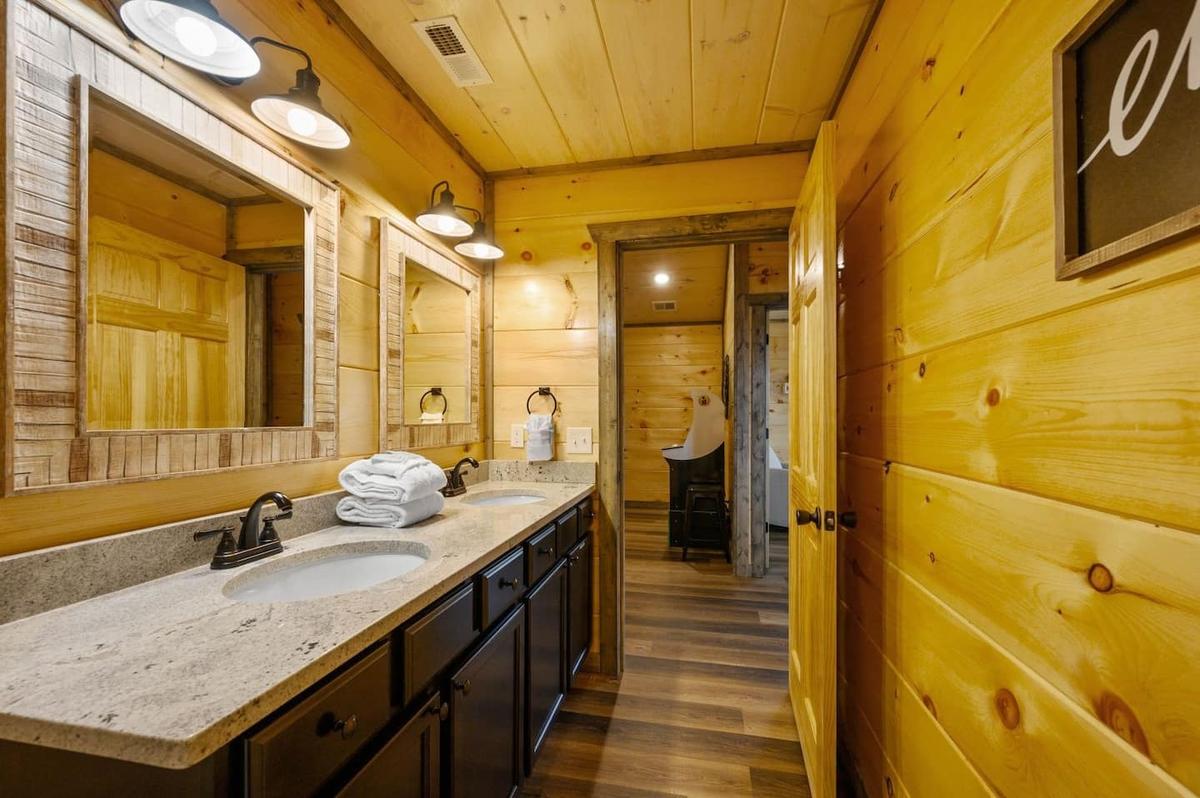 Andrea's Luxury Cabin 