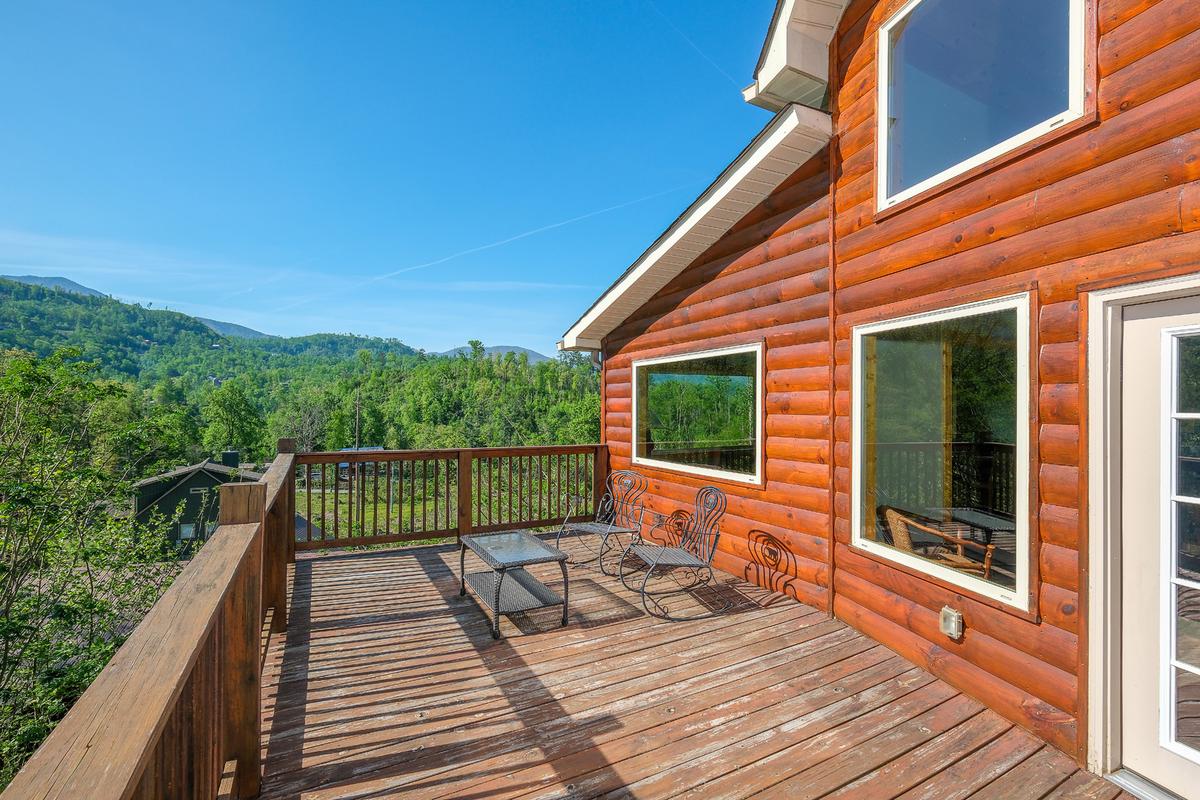 Honey Bear Lodge