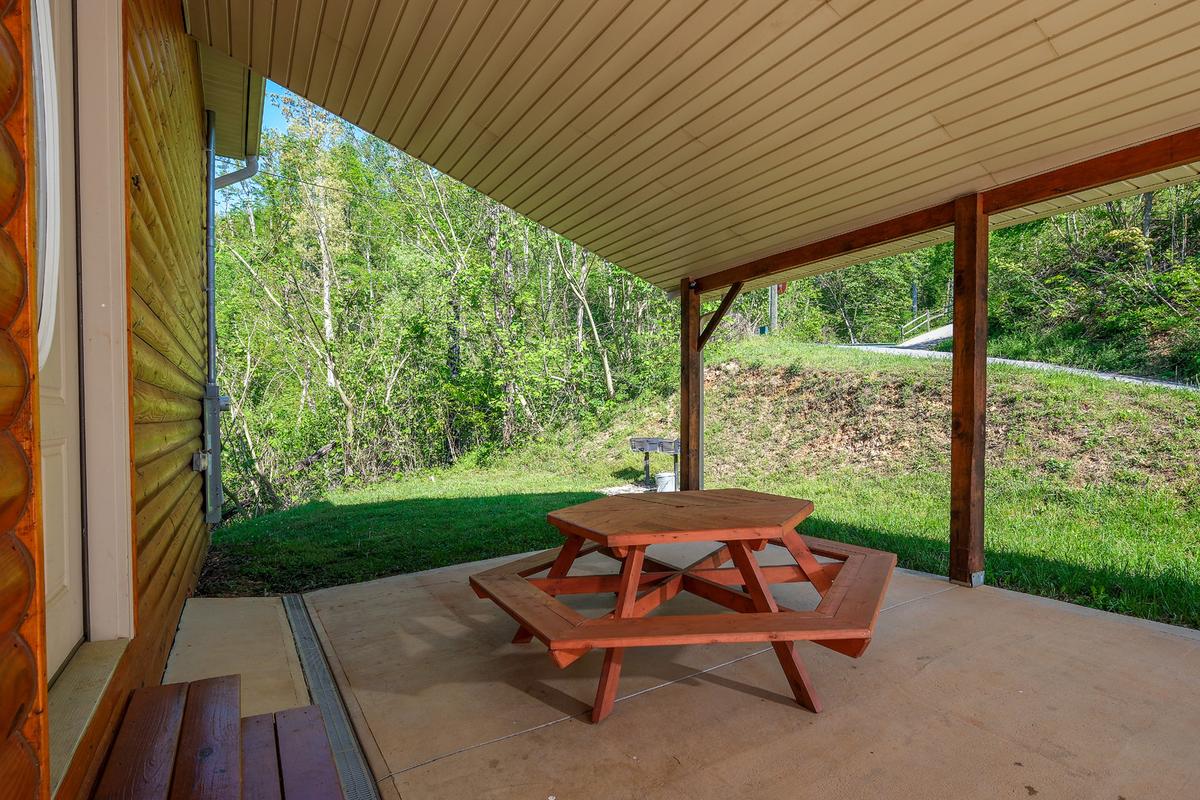 Honey Bear Lodge
