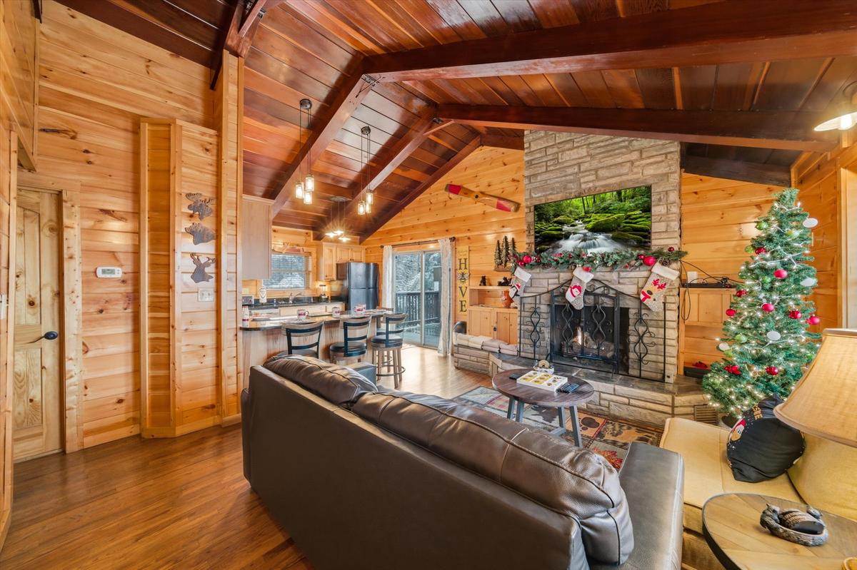 Honey Bee Hideaway 4