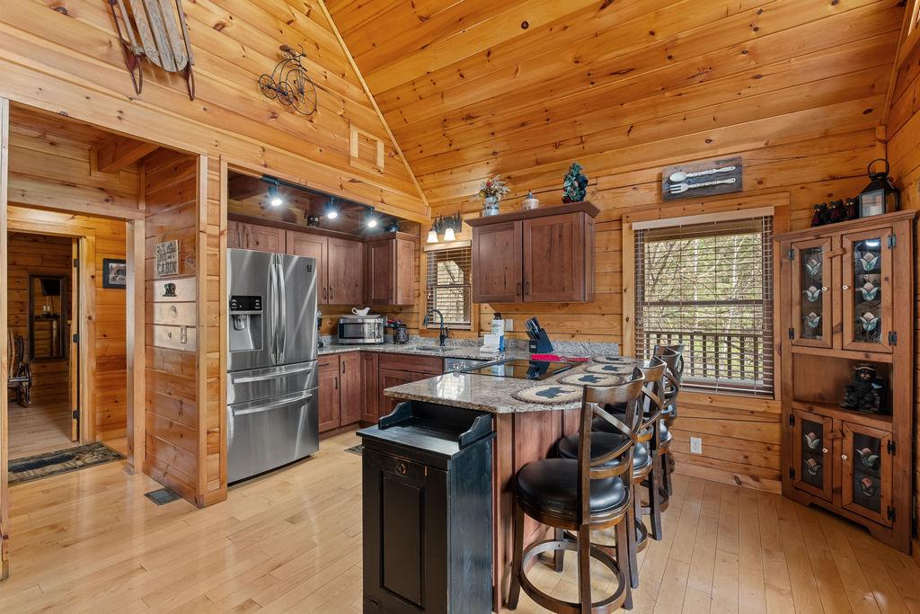 Bear's Den | Photo 11