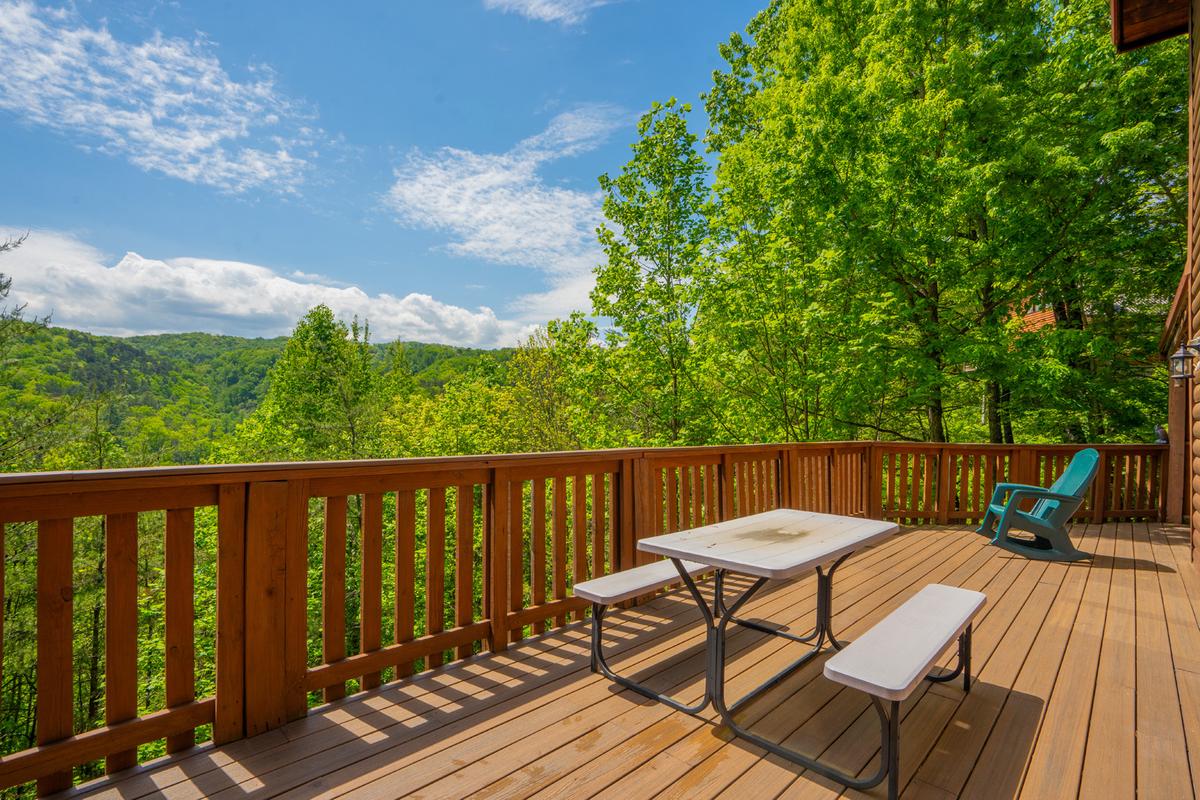 A Mountain Hideaway | Photo 4