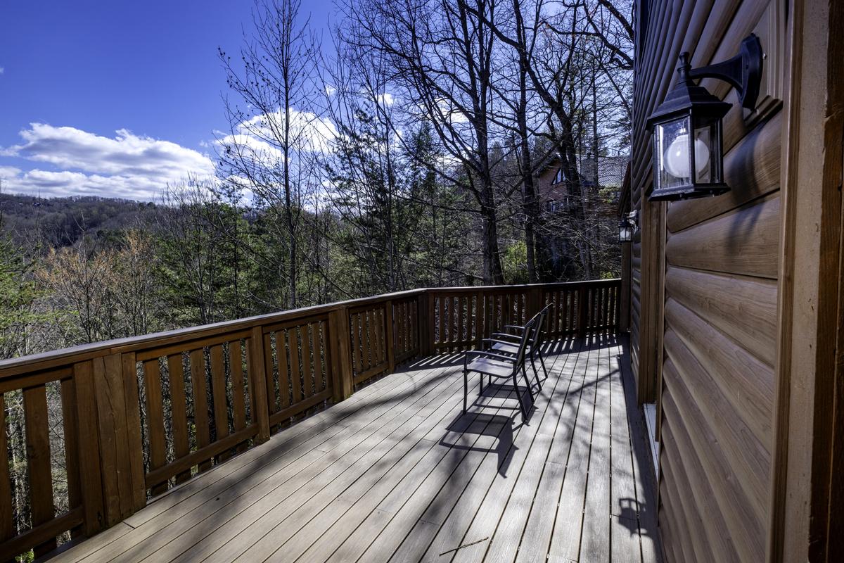 A Mountain Hideaway | Photo 36