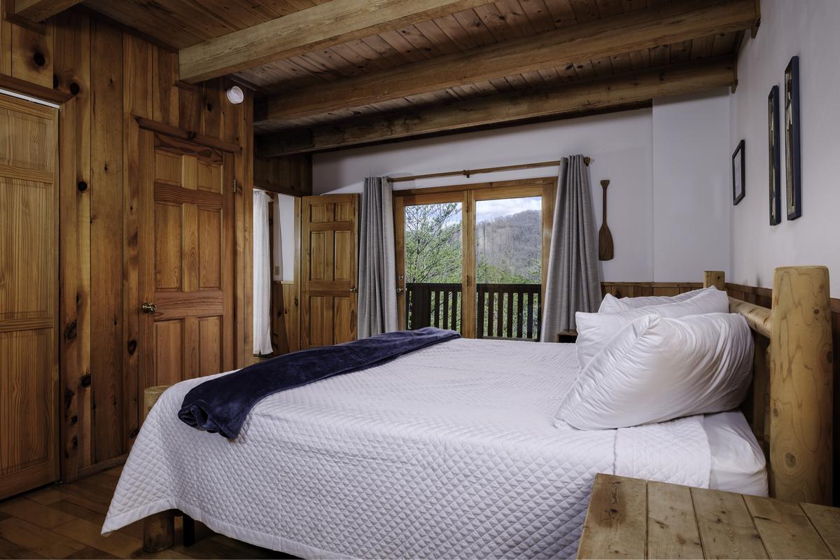 A Mountain Hideaway | Photo 21