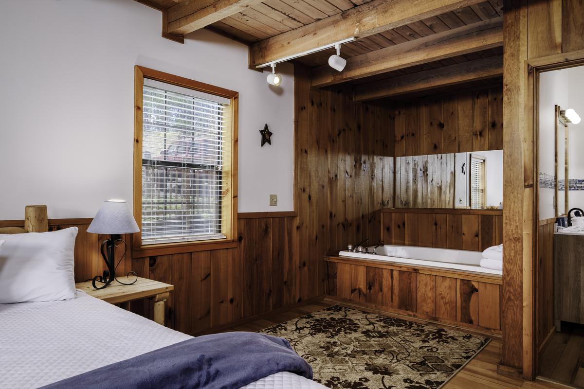 A Mountain Hideaway | Photo 27