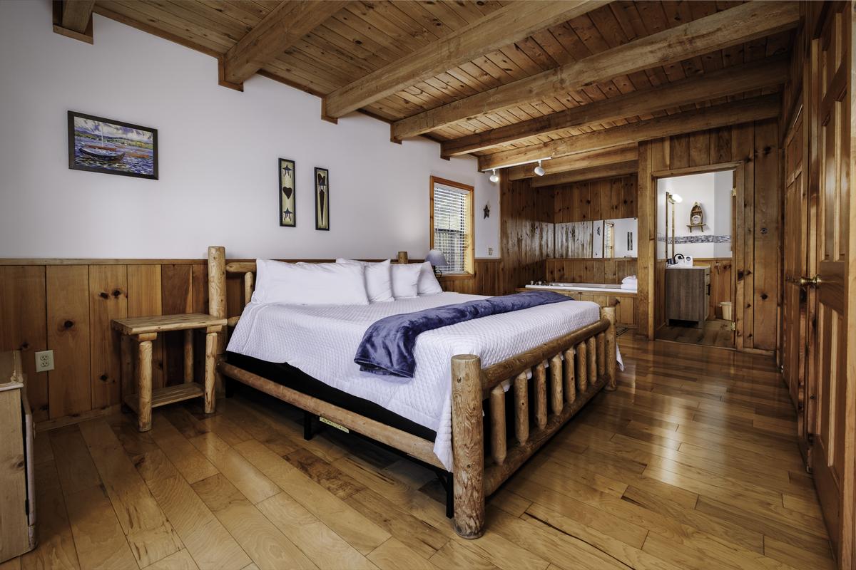 A Mountain Hideaway | Photo 19