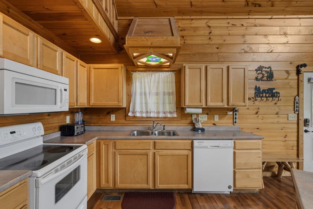 Cabin T | Photo 12