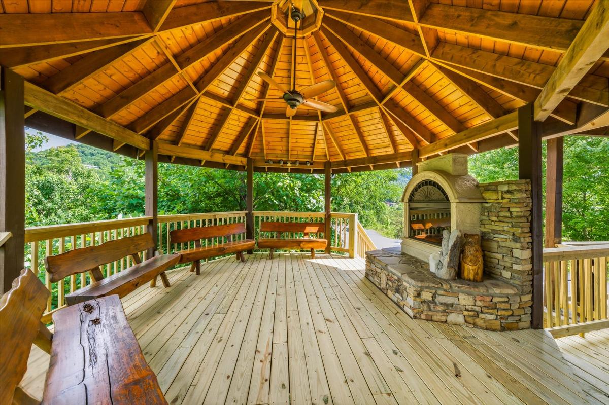 Evergreen Majesty Lodge | Photo 2