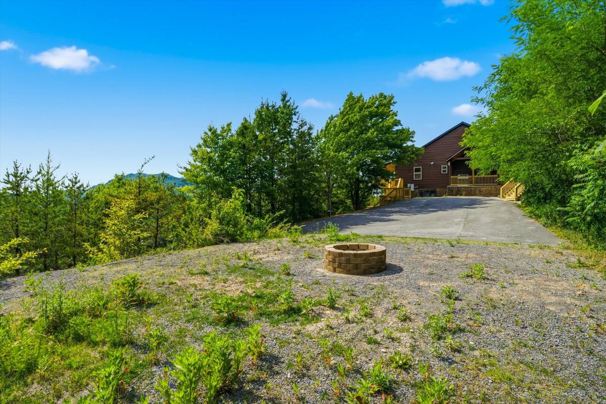 Evergreen Majesty Lodge | Photo 60