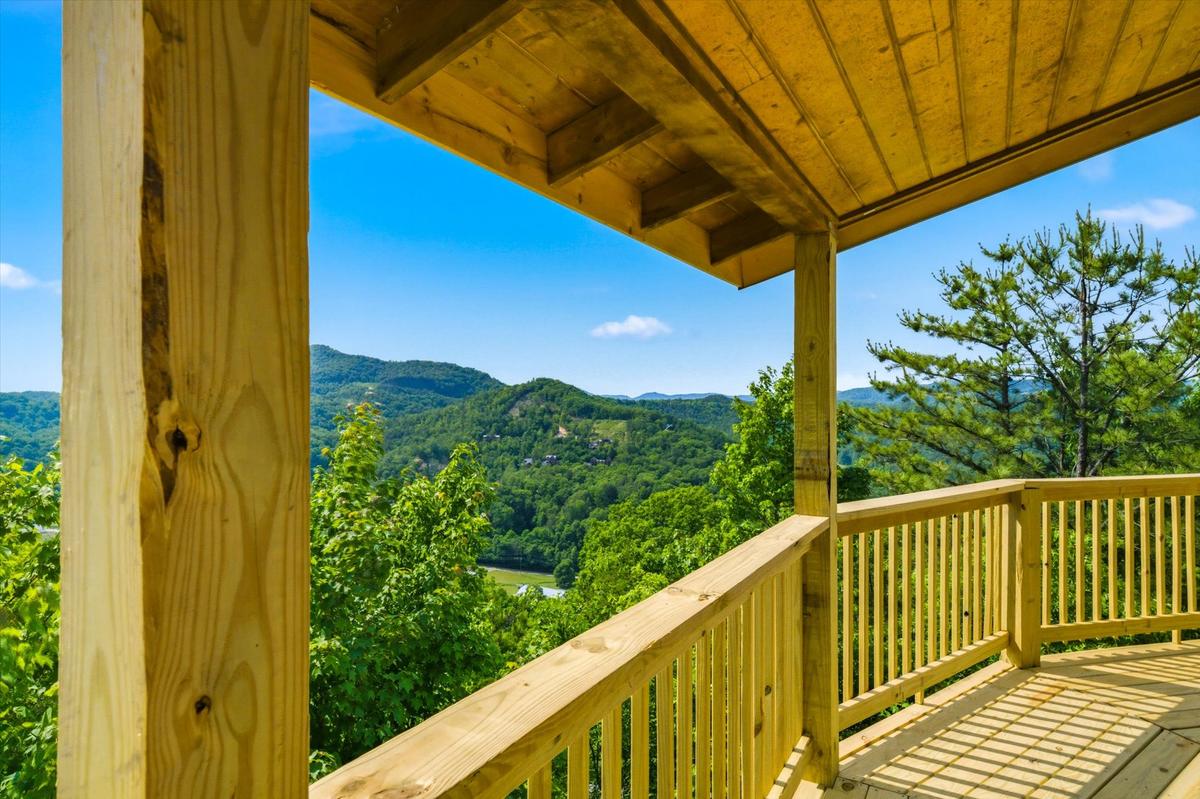 Evergreen Majesty Lodge | Photo 55