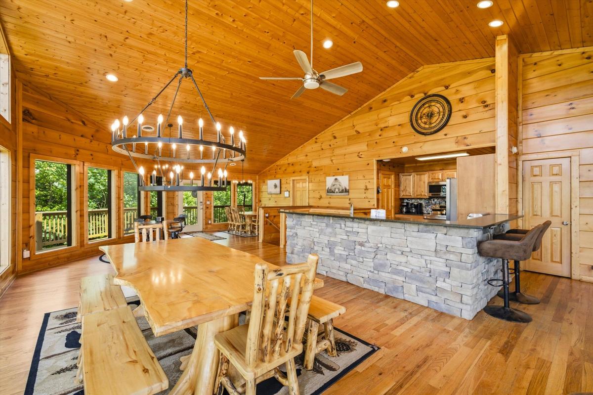 Evergreen Majesty Lodge | Photo 13