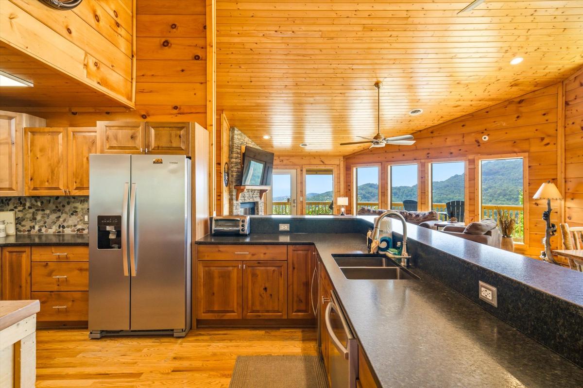 Evergreen Majesty Lodge | Photo 16