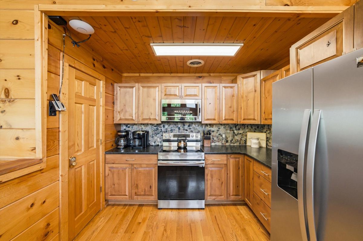 Evergreen Majesty Lodge | Photo 18