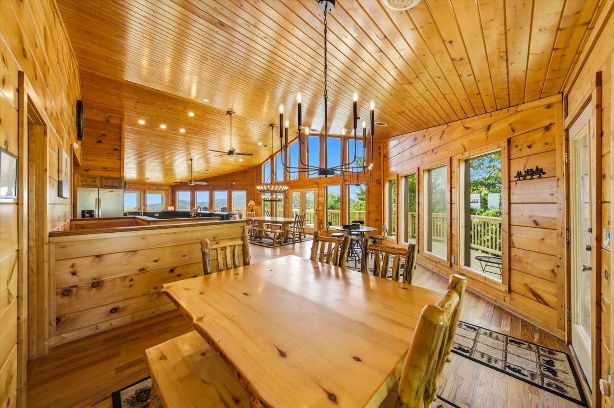 Evergreen Majesty Lodge | Photo 15