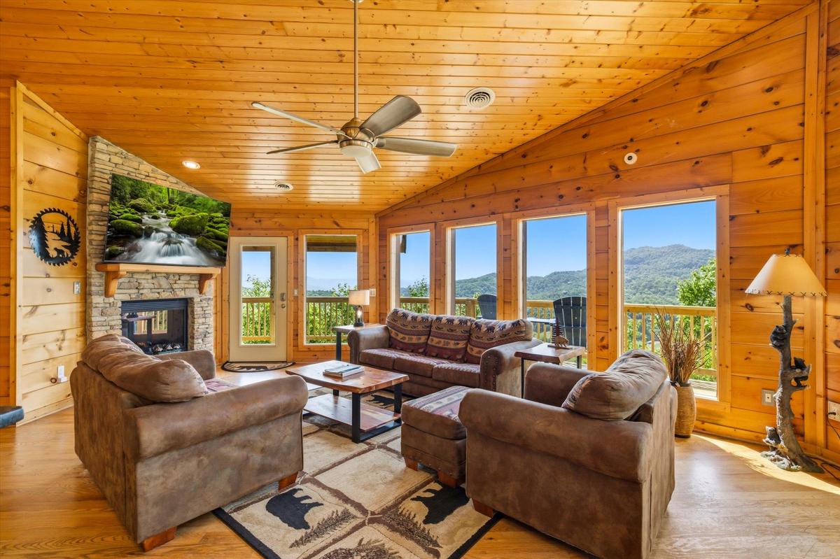 Evergreen Majesty Lodge | Photo 8