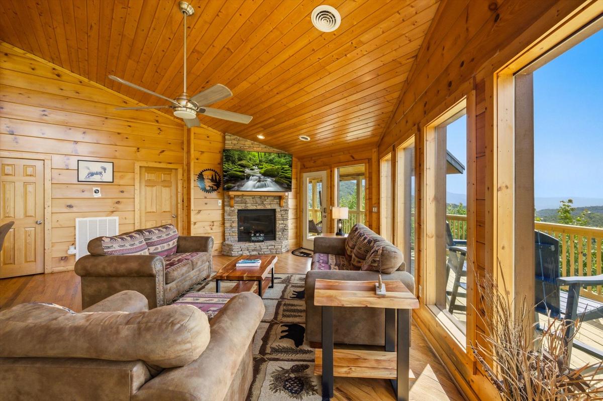 Evergreen Majesty Lodge | Photo 9