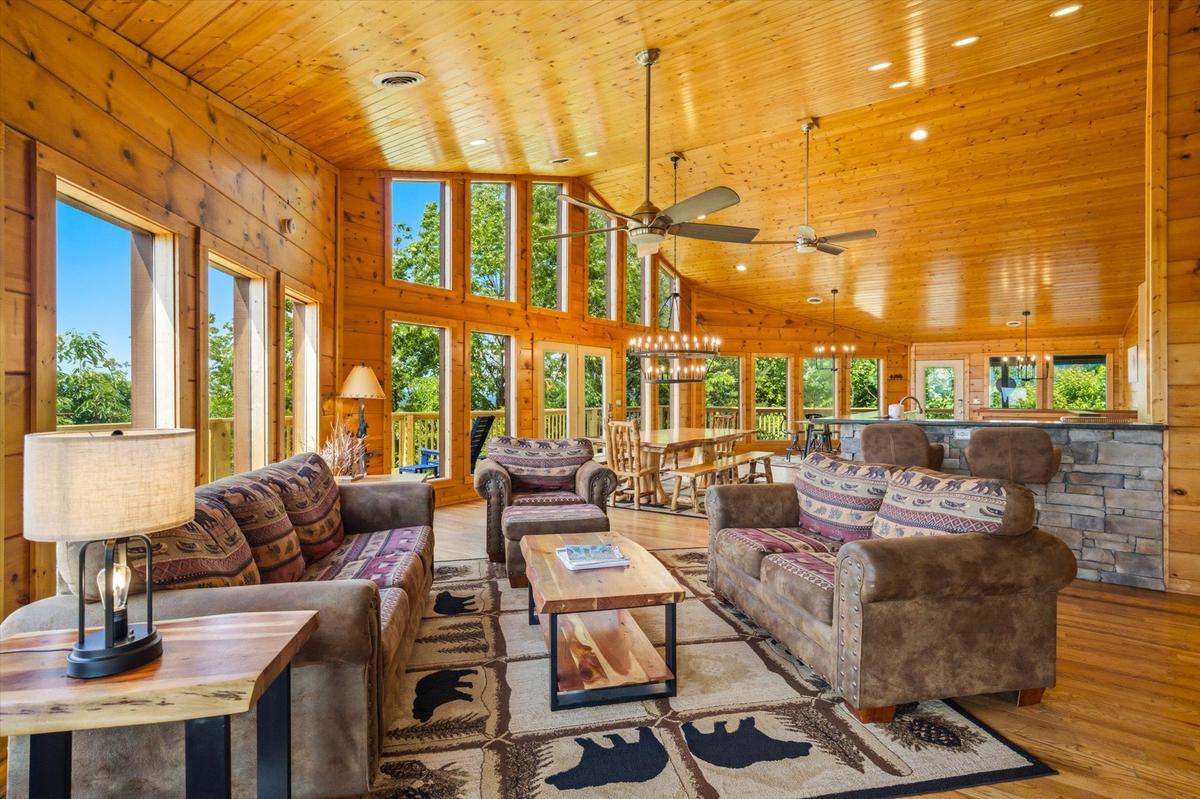 Evergreen Majesty Lodge | Photo 10