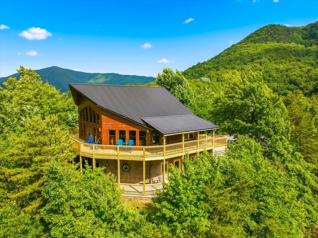 Evergreen Majesty Lodge