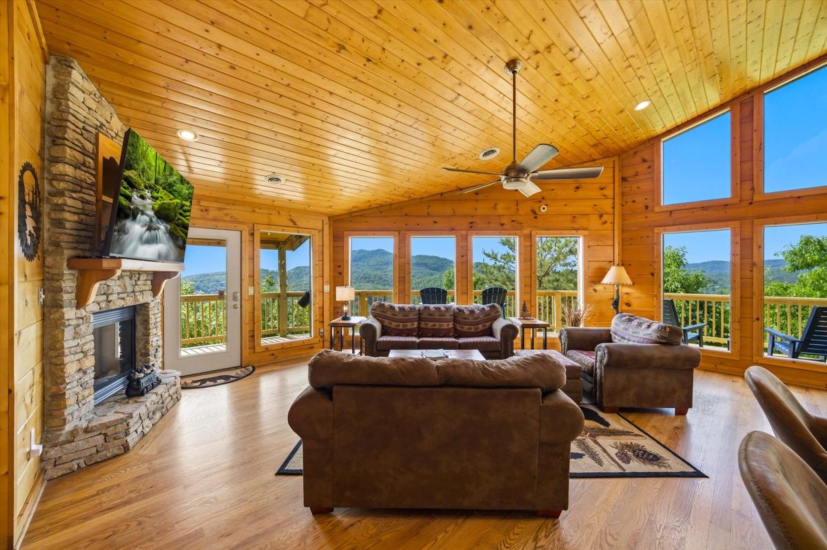 Evergreen Majesty Lodge | Photo 7