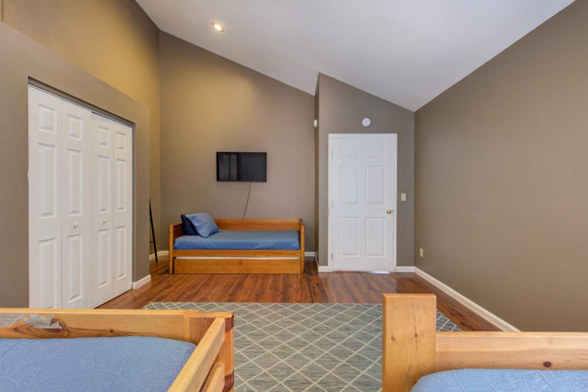 Gatlinburg Movie Mansion | Photo 30