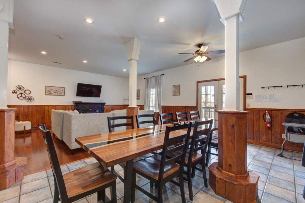 Gatlinburg Movie Mansion | Photo 10