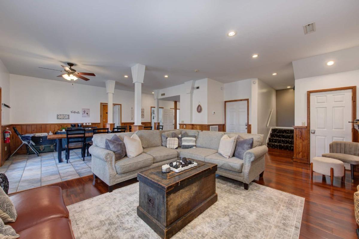Gatlinburg Movie Mansion | Photo 6