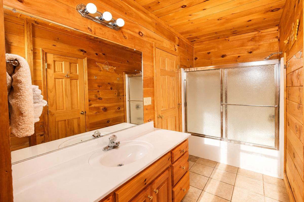 Deer Lodge | Photo 24