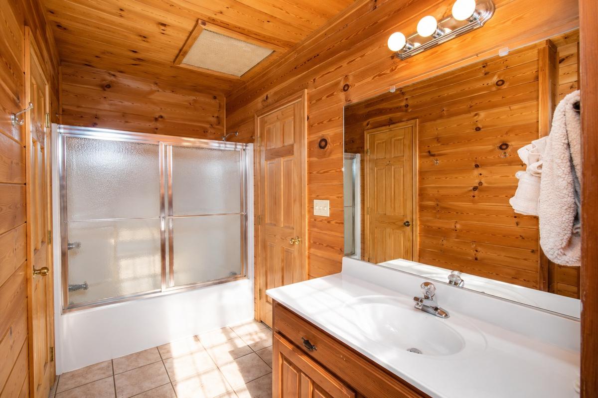 Deer Lodge | Photo 30