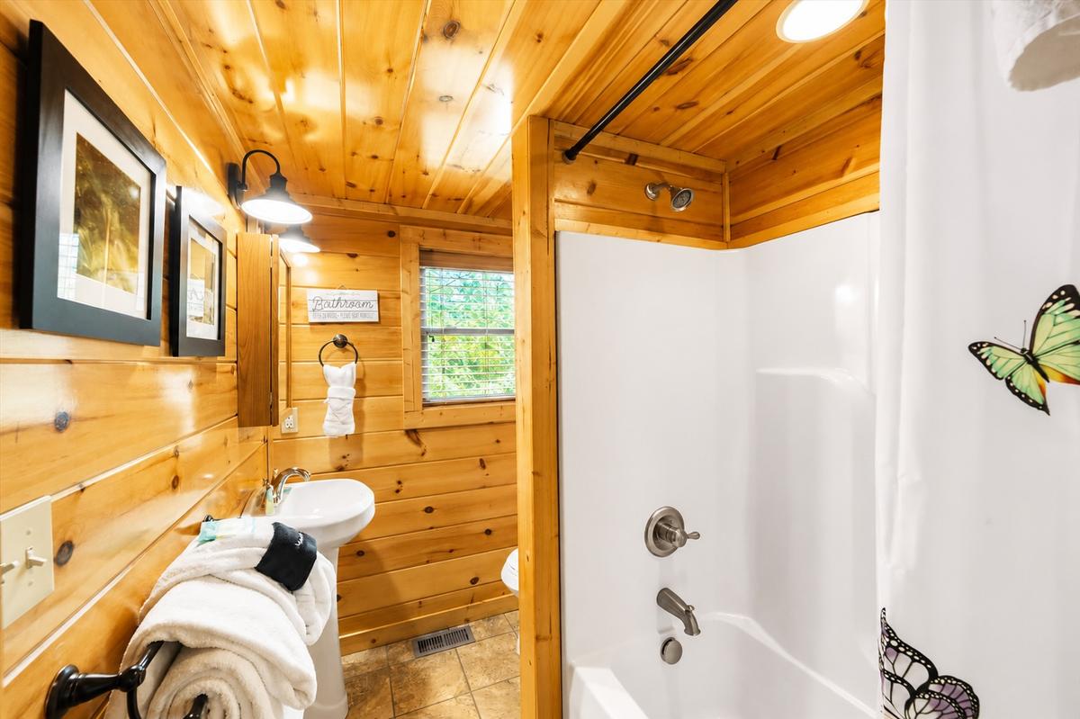 Honey Bee Hideaway | Photo 11