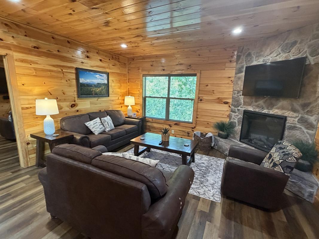 Dolly Bear Pool Cabin 4