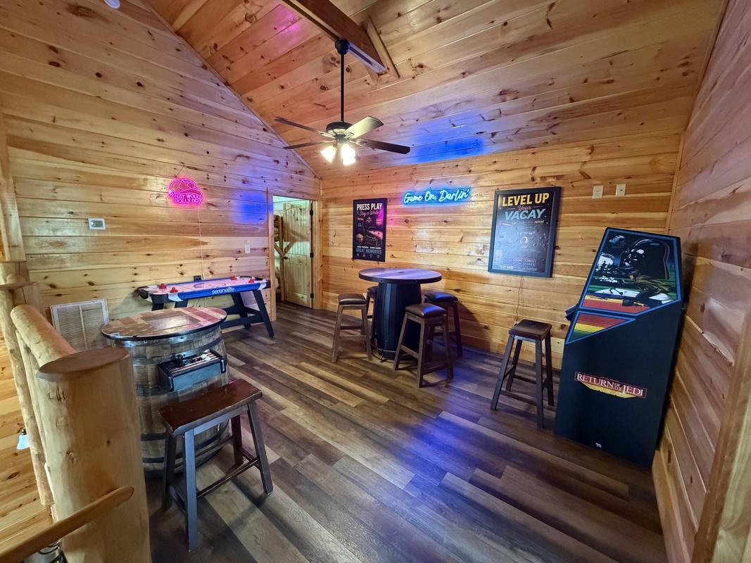 Dolly Bear Pool Cabin 