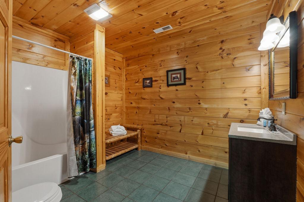Cubby Bear Cabin