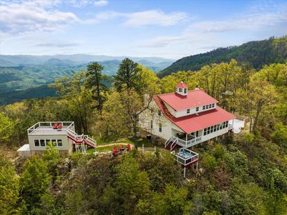 Cloud View Manor